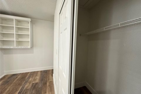 Appartement à louer à Hallandale Beach, Floride № 1989501 - photo 12