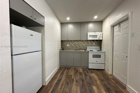 Appartement à louer à Hallandale Beach, Floride № 1989501 - photo 13