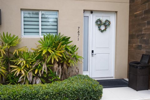 Copropriété à vendre à Kissimmee, Floride: 4 chambres, 235.79 m2 № 2133939 - photo 2