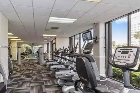 Condo in Hallandale Beach, Florida, 2 bedrooms № 2086941 - photo 28