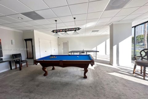 Condo in Hallandale Beach, Florida, 2 bedrooms № 2086941 - photo 25