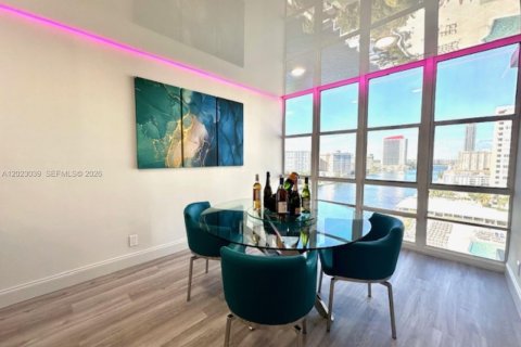 Condo in Hallandale Beach, Florida, 2 bedrooms № 2086941 - photo 5