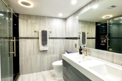 Condo in Hallandale Beach, Florida, 2 bedrooms № 2086941 - photo 18