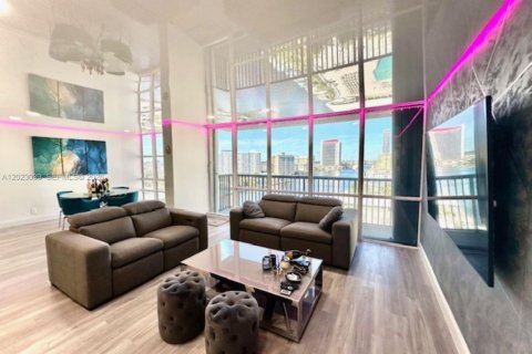 Condo in Hallandale Beach, Florida, 2 bedrooms № 2086941 - photo 13