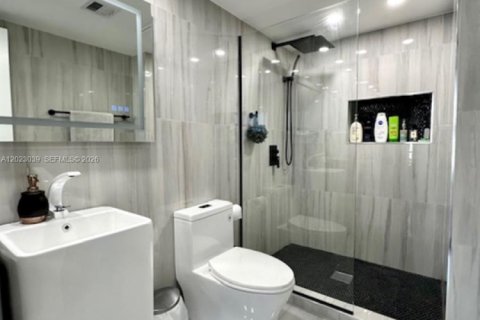Condo in Hallandale Beach, Florida, 2 bedrooms № 2086941 - photo 21