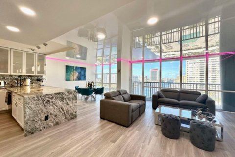 Condo in Hallandale Beach, Florida, 2 bedrooms № 2086941 - photo 11