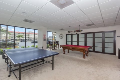 Condo in Hallandale Beach, Florida, 2 bedrooms № 2086941 - photo 26