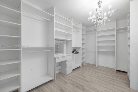 Villa ou maison à vendre à Miami, Floride: 5 chambres, 263.56 m2 № 1849143 - photo 23