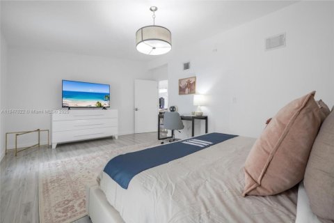 Villa ou maison à vendre à Miami, Floride: 5 chambres, 263.56 m2 № 1849143 - photo 14