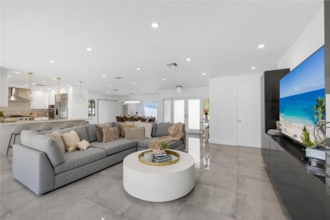 Villa ou maison à vendre à Miami, Floride: 5 chambres, 263.56 m2 № 1849143 - photo 6