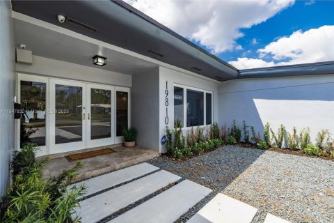 Villa ou maison à vendre à Miami, Floride: 5 chambres, 263.56 m2 № 1849143 - photo 2