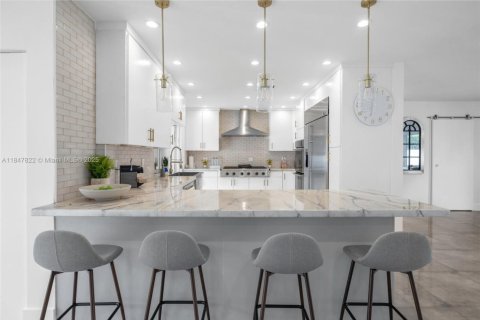Villa ou maison à vendre à Miami, Floride: 5 chambres, 263.56 m2 № 1849143 - photo 10