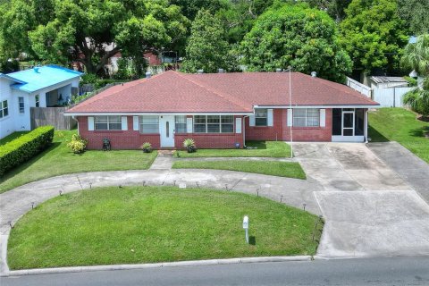 House in Lakeland, Florida 3 bedrooms, 189.15 sq.m. № 1898411 - photo 1