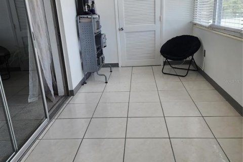 Condo in Saint Petersburg, Florida, 1 bedroom  № 1761268 - photo 9