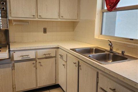 Condo in Saint Petersburg, Florida, 1 bedroom  № 1761268 - photo 12