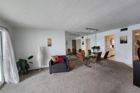 Condo in Saint Petersburg, Florida, 1 bedroom  № 1761268 - photo 4