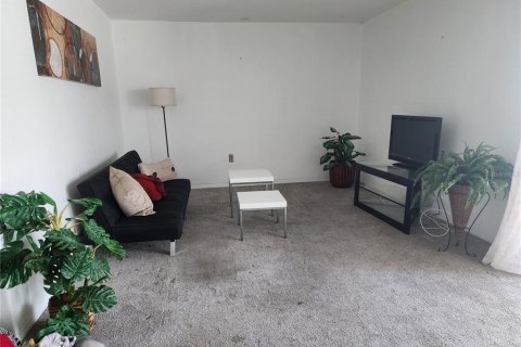 Condo in Saint Petersburg, Florida, 1 bedroom  № 1761268 - photo 5
