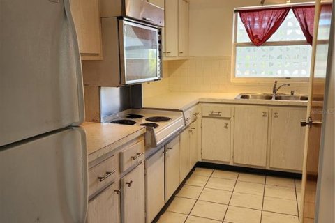 Condo in Saint Petersburg, Florida, 1 bedroom  № 1761268 - photo 14