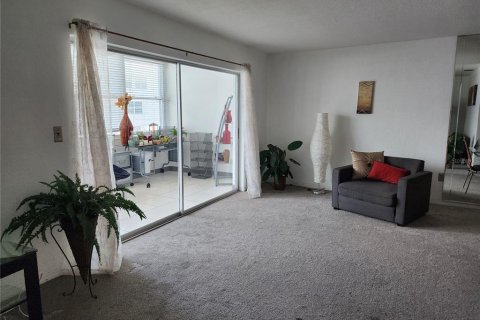 Condo in Saint Petersburg, Florida, 1 bedroom  № 1761268 - photo 7