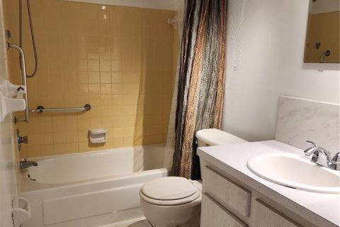 Condo in Saint Petersburg, Florida, 1 bedroom  № 1761268 - photo 11