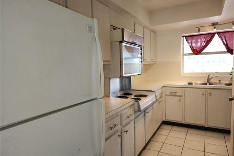 Condo in Saint Petersburg, Florida, 1 bedroom  № 1761268 - photo 15