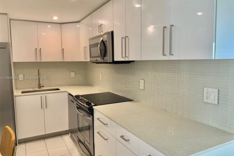 Купить кондоминиум в Холливуд, Флорида 2 спальни, 113.43м2, № 2038118 - фото 5