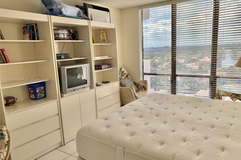 Купить кондоминиум в Холливуд, Флорида 2 спальни, 113.43м2, № 2038118 - фото 22