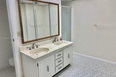 Купить кондоминиум в Холливуд, Флорида 2 спальни, 113.43м2, № 2038118 - фото 21