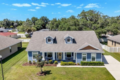 House in Bartow, Florida 4 bedrooms, 222.22 sq.m. № 2219046 - photo 5