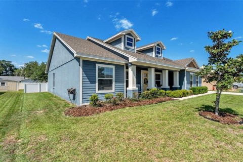 House in Bartow, Florida 4 bedrooms, 222.22 sq.m. № 2219046 - photo 3