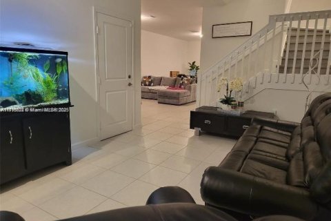 Townhouse in Homestead, Florida 3 bedrooms, 169.73 sq.m. № 1708124 - photo 2