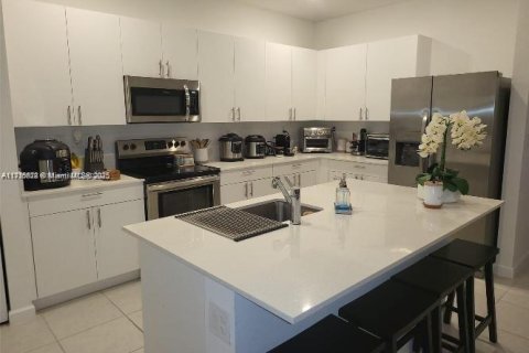 Townhouse in Homestead, Florida 3 bedrooms, 169.73 sq.m. № 1708124 - photo 10