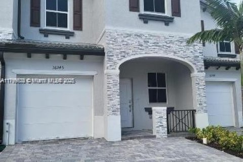 Townhouse in Homestead, Florida 3 bedrooms, 169.73 sq.m. № 1708124 - photo 1