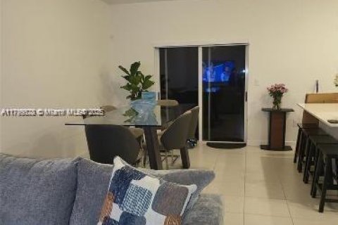 Townhouse in Homestead, Florida 3 bedrooms, 169.73 sq.m. № 1708124 - photo 4