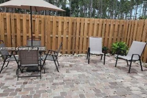 Townhouse in Homestead, Florida 3 bedrooms, 169.73 sq.m. № 1708124 - photo 23