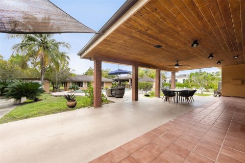 Снять в аренду виллу или дом в Майами, Флорида 4 спальни, 393.72м2, № 2001627 - фото 30