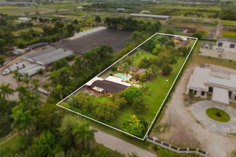 Снять в аренду виллу или дом в Майами, Флорида 4 спальни, 393.72м2, № 2001627 - фото 2