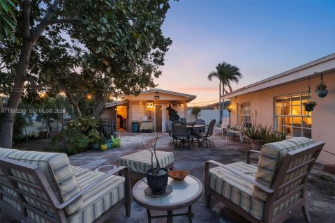 Купить виллу или дом в Майами, Флорида 3 спальни, 197.32м2, № 2048704 - фото 4