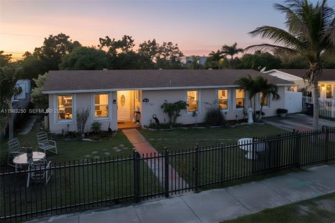 Купить виллу или дом в Майами, Флорида 3 спальни, 197.32м2, № 2048704 - фото 3