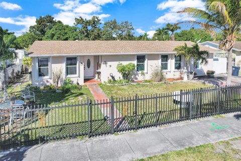 Купить виллу или дом в Майами, Флорида 3 спальни, 197.32м2, № 2048704 - фото 9