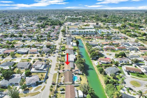 Купить виллу или дом в Майами, Флорида 3 спальни, 197.32м2, № 2048704 - фото 7