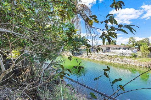 Купить виллу или дом в Майами, Флорида 3 спальни, 197.32м2, № 2048704 - фото 23