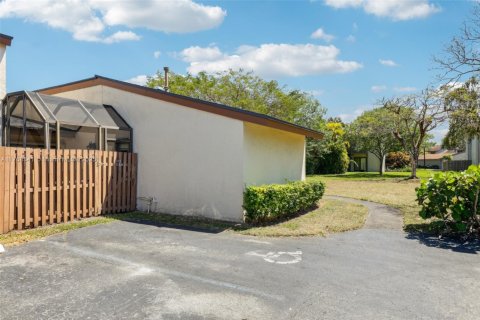 Townhouse in Miami, Florida 3 bedrooms, 108.7 sq.m. № 1748686 - photo 19