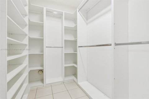 Townhouse in Miami, Florida 3 bedrooms, 108.7 sq.m. № 1748686 - photo 15