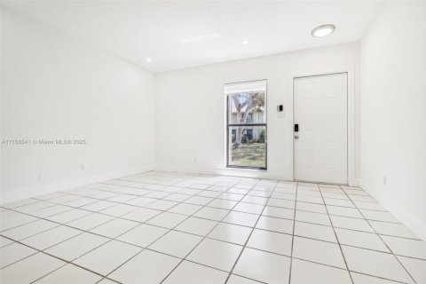 Townhouse in Miami, Florida 3 bedrooms, 108.7 sq.m. № 1748686 - photo 29