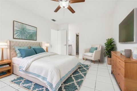 Townhouse in Miami, Florida 3 bedrooms, 108.7 sq.m. № 1748686 - photo 11