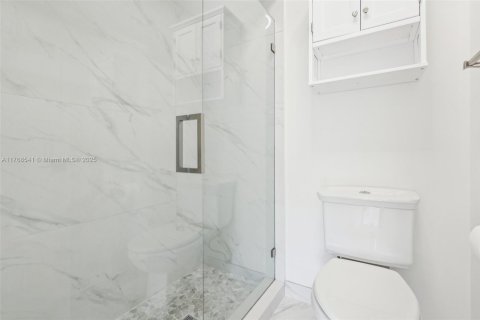 Townhouse in Miami, Florida 3 bedrooms, 108.7 sq.m. № 1748686 - photo 14