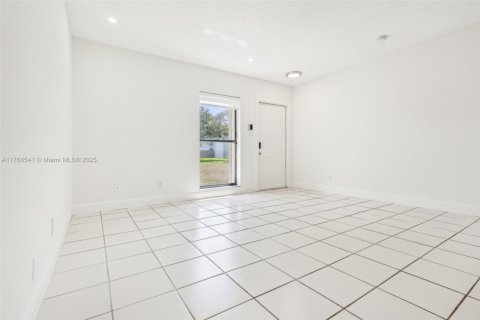 Townhouse in Miami, Florida 3 bedrooms, 108.7 sq.m. № 1748686 - photo 30