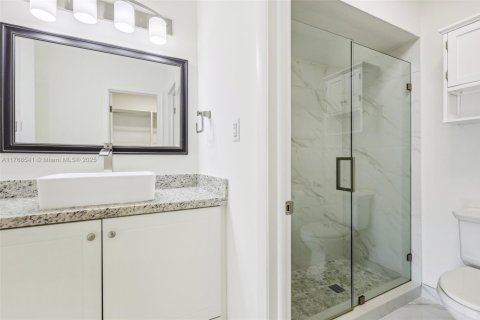 Townhouse in Miami, Florida 3 bedrooms, 108.7 sq.m. № 1748686 - photo 13