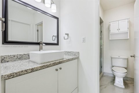 Townhouse in Miami, Florida 3 bedrooms, 108.7 sq.m. № 1748686 - photo 12